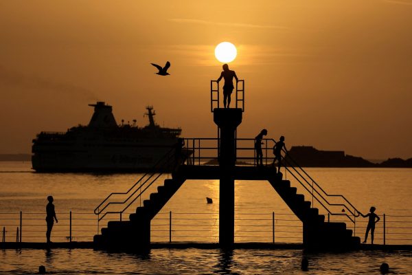 Καιρικά φαινόμενα: Συνεχίζονται οι υψηλές θερμοκρασίες στην Ευρώπη μετά από τον καυτό Σεπτέμβριο