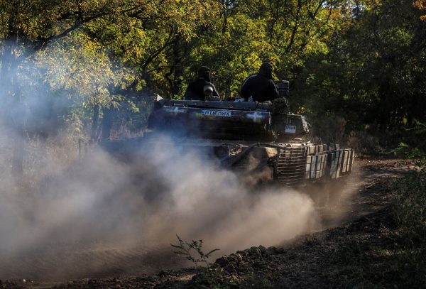 Ουκρανία: Αξιωματικός τρολάρει τους Ρώσους – Τηλεφωνεί σε εταιρεία για να του φτιάξουν τανκ