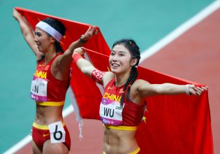 Εξέγερση της πλατείας Τιεν Αν Μεν: Η Κίνα λογόκρινε φωτογραφία αθλητριών επειδή τη θύμιζε τυχαία