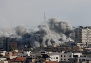 Ισραήλ: Πάνω από 2.200 ρουκέτες έριξε η Χαμάς σε μόλις 5 ώρες