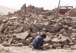 Σεισμός στο Αφγανιστάν: Πάνω από 11 χώρια έχουν μετατραπεί σε χαλάσματα – Δεν έχουν χώρο στα νεκροτομεία