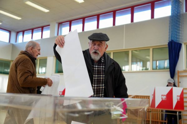 Πολωνία: Σημαντικές εκλογές – θα διατηρήσει την εξουσία η εθνικιστική δεξιά;