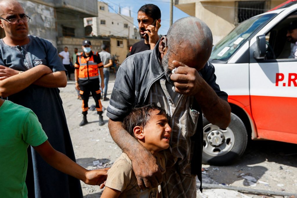 Πόλεμος Ισραήλ – Χαμάς: Παλαιστίνιοι στην Ελλάδα για την «κόλαση» της Γάζας – «Δεν ξέρουν ποιους θάβουν»