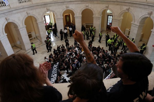 Αμερικανοεβραίοι εισέβαλαν στο Καπιτώλιο διαμαρτυρόμενοι για τη Γάζα