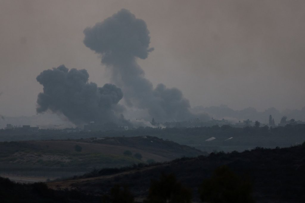 Σφοδροί ισραηλινοί βομβαρδισμοί σε βόρεια και ανατολική Γάζα – Η Χαμάς λέει ότι απέτρεψε δύο επιδρομές