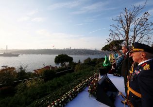 Ερντογάν: Επίδειξη δύναμης με φαραωνική φιέστα για τα 100 χρόνια της Τουρκίας – Έβγαλε 100 πλοία στον Βόσπορο