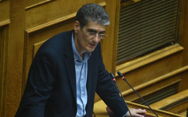 Γιαννούλης: Η ακρίβεια δεν αντιμετωπίζεται ούτε με καρτελάκια ούτε με αναρτήσεις στο διαδίκτυο