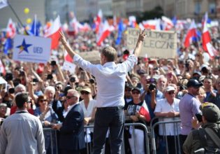 Εκλογές στην Πολωνία: Ο Τουσκ πανηγυρίζει και ο Κρατσίνσκι συνεχίζει να ελπίζει