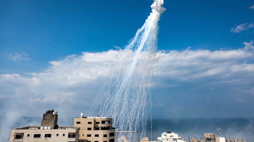 Είναι οι ΗΠΑ συνένοχες στη φερόμενη χρήση λευκού φωσφόρου από το Ισραήλ στη Γάζα;