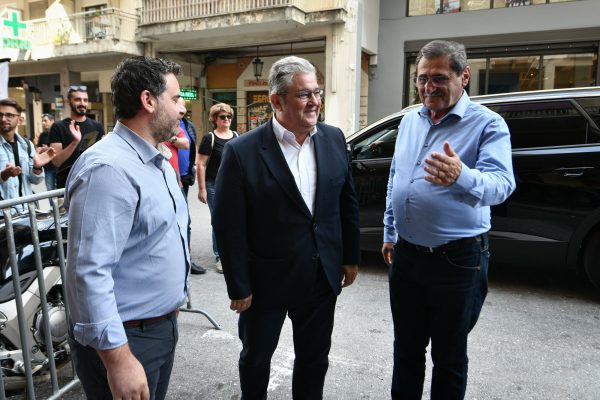 ΚΚΕ: «5 στα 5» χαμόγελα