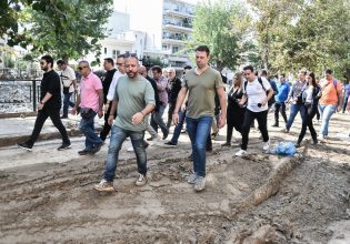 Στον Βόλο ο Κασσελάκης συναντήθηκε με επιτροπή αγώνα πολιτών – Ο διάλογος με πλημμυροπαθή μαθητή