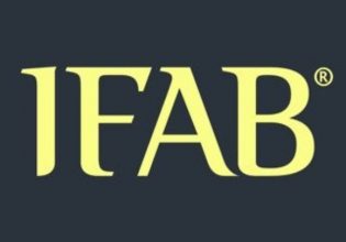 Η IFAB λέει όχι στην «ζωντανή» μετάδοση των διαλόγων διαιτητή-VAR