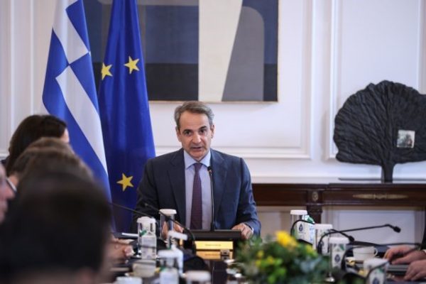 ΠΑΣΟΚ: Ξαναθυμήθηκε τον πολυδύναμο «εκσυγχρονισμό» ο Μητσοτάκης – Προκαλεί θυμηδία