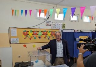 Αυτοδιοικητικές εκλογές 2023: Ψήφισε ο υποψήφιος περιφερειάρχης Γιάννης Μυλόπουλος