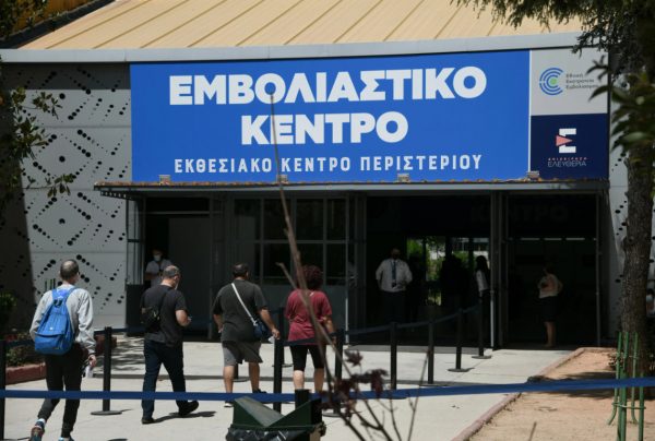 Σε έξαρση ο κοροναϊός – Ξεκινούν οι εμβολιασμοί