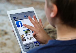 Social Media: Προχωρά μήνυση σε βάρος του Facebook για εθισμό παιδιών