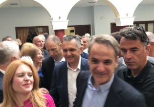 Μητσοτάκης: Με ποντιακή λύρα τον υποδέχτηκαν στην Κοζάνη