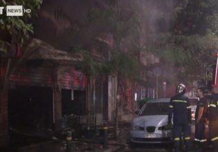 Φωτιά στον Άγιο Παντελεήμονα: Καταστράφηκε ολοσχερώς κατάστημα ηλεκτρικών