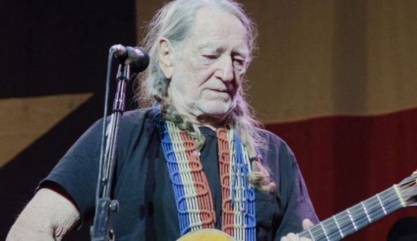 Ο 90χρονος Willie Nelson ανατρέχει σε 7 δεκαετίες μουσικής στο νέο του βιβλίο