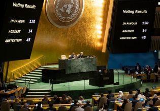 Πόλεμος Ισραήλ – Χαμάς: Εγκρίθηκε ψήφισμα για «ανθρωπιστική εκεχειρία» από τη Γενική Συνέλευση του ΟΗΕ