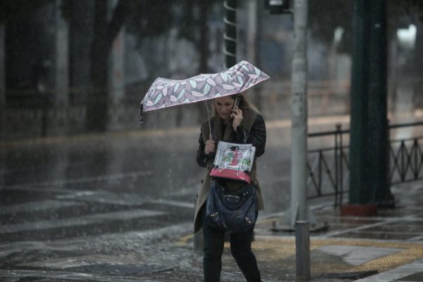 Αρναούτογλου: «Ντυθείτε πιο ζεστά το επόμενο 48ωρο» – Έρχεται πτώση της θερμοκρασίας