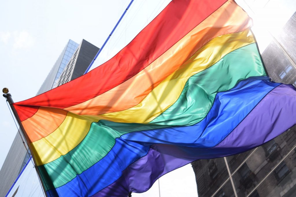 Για πολλές εταιρείες οι ΛΟΑΤΚΙ+ είναι «καλοί» μόνο για τις διαφημίσεις όχι για τα διοικητικά συμβούλια