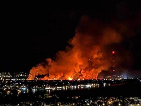 Καλύτερη η εικόνα της φωτιάς στον Μαραθώνα – Ανοιξαν οι δρόμοι