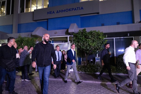 Μουδιασμένη η κυβέρνηση αποκωδικοποιεί τα «μηνύματα» της κάλπης – Οι 4+2 ήττες της ΝΔ στον β’ γύρο