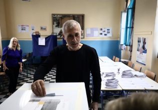Αυτοδιοικητικές εκλογές 2023: Ψήφισε ο Γιάννης Μώραλης στον Πειραιά