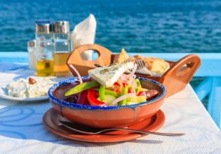 Olive oil becomes throrn for Greek food service professionals