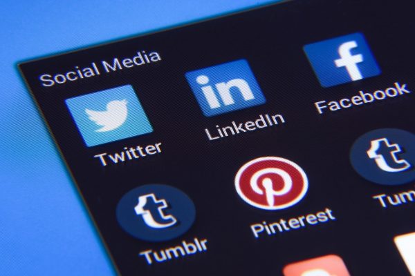 Χάος στα social media – Ο πόλεμος βομβαρδίζει την αξιοπιστία τους