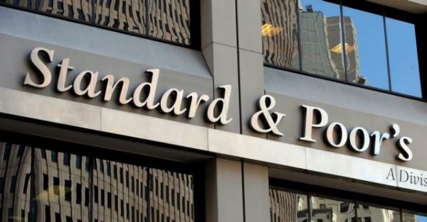 Standard & Poor’s: Aναβάθμιση του αξιόχρεου της Ελλάδας σε «BBB-»