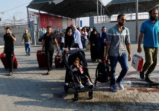 Παλαιστίνιοι και κάτοχοι ξένων διαβατηρίων έφθασαν στην Αίγυπτο μετά το άνοιγμα του περάσματος της Ράφα