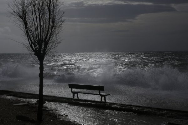 Σαρώνει η Bettina: Καταιγίδες, χιόνια και άνεμοι 10 μποφόρ την Κυριακή – Νέο έκτακτο δελτίο