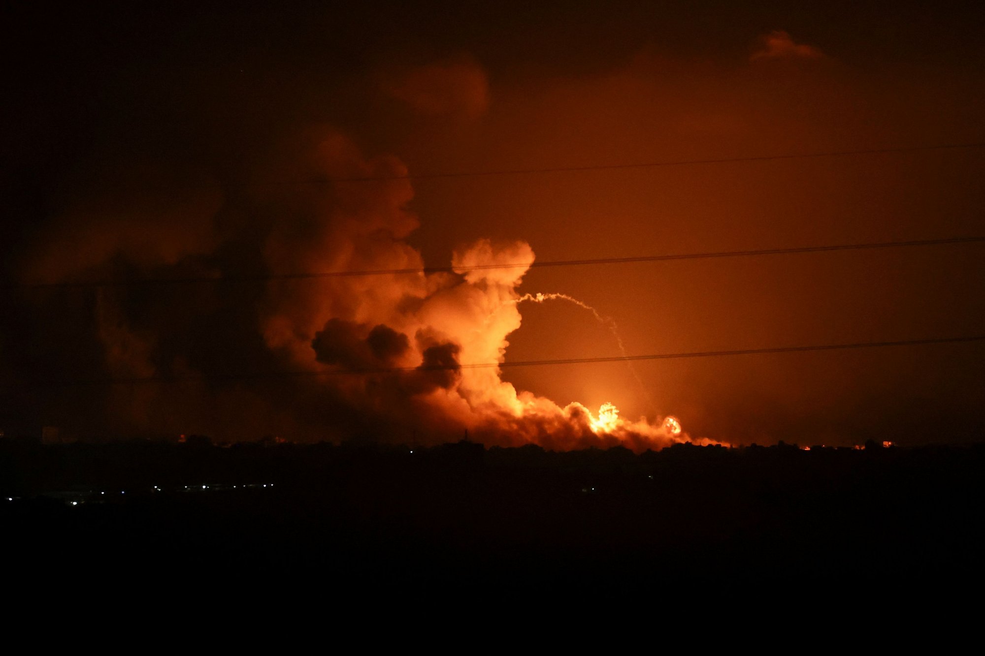 Live: Χωρισμένη σε νότια και βόρεια η Γάζα - Συνεχίζονται οι επιθέσεις σε αμάχους - Πολιτική κόντρα στο Ισραήλ