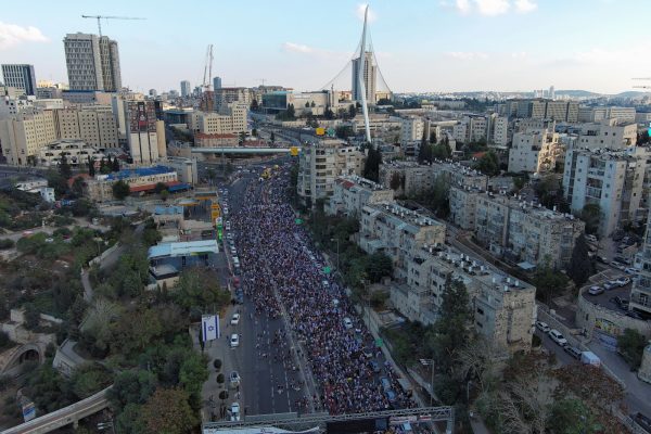 20.000 άνθρωποι στον δρόμο για τους ομήρους – Πιέζουν το Ισραήλ για απαντήσεις