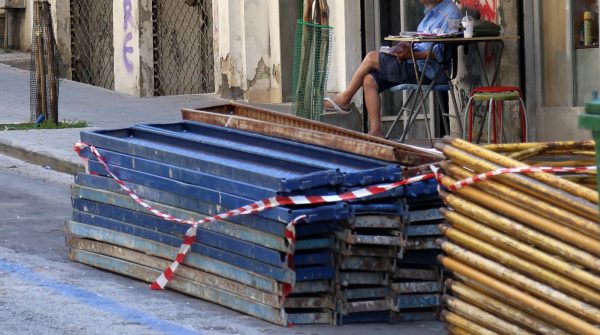 Έδεσσα: Χτίζουν οικοδομή κλέβοντας υλικά από τη… διπλανή