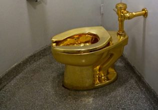 Αγγλία: Τέσσερις άνδρες κατηγορούνται για κλοπή χρυσής τουαλέτας αξίας 6 εκατ. δολαρίων
