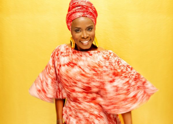 ΚΠΙΣΝ: Έρχεται η Angelique Kidjo – Nτίβα της Αφρικής, βραβευμένη πέντε φορές με Grammy