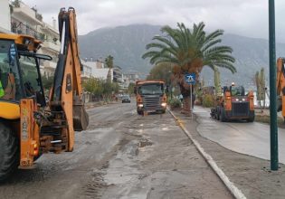 «Έπνιξε» την παραλία της Καλαμάτας η κακοκαιρία – «Βγήκε» η θάλασσα στην Ναυαρίνου