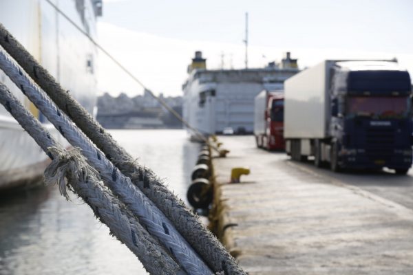 Καιρός: Δεμένα τα πλοία στα λιμάνια λόγω των ισχυρών ανέμων