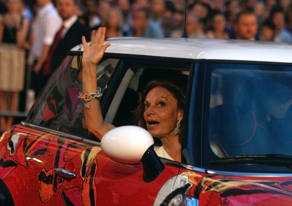 Η τραγωδία και ο θρίαμβος της Diane von Fürstenberg – «O φόβος δεν είναι επιλογή»