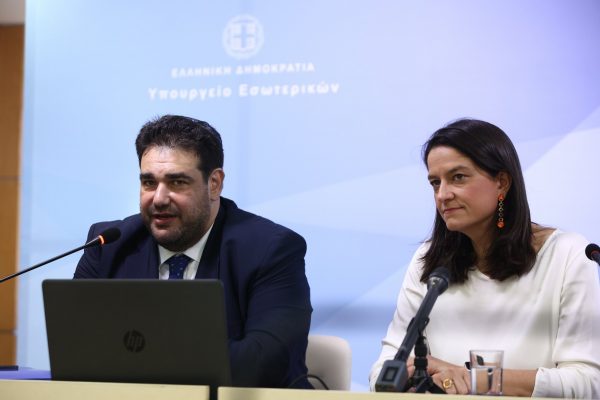 Επιστολική ψήφος: Αρχές του 2024 θα κατατεθεί στη Βουλή το νομοσχέδιο – Οι δικλείδες ασφαλείας