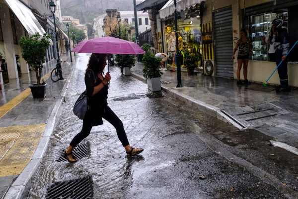 Καιρός σήμερα: Μίνι επιδείνωση με βροχές και καταιγίδες