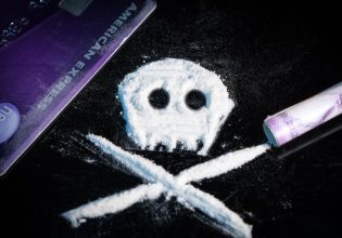 Ναρκωτικά: Εγκλωβισμένοι στην παγίδα θανάτου όλο και περισσότεροι νέοι