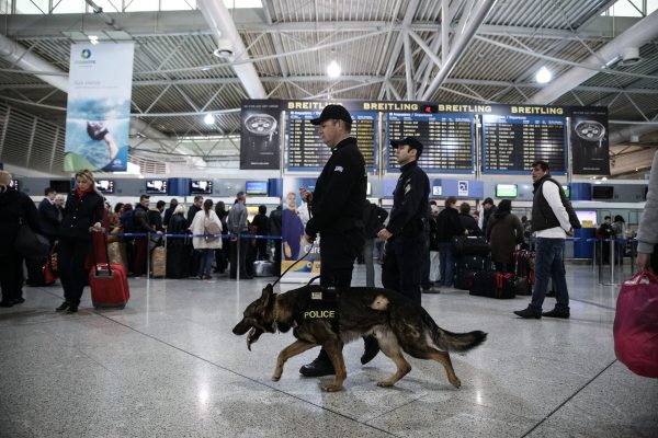 Ελ. Βενιζέλος: Εντοπίστηκε όπλο σε δέμα με προορισμό τις ΗΠΑ