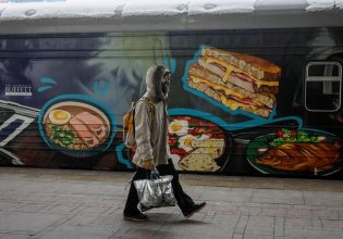 Ευρώπη: Κόβουν ένα γεύμα γιατί δεν βγαίνουν οικονομικά