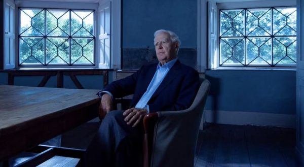 John le Carré: «Με χτυπούσε ο πατέρας μου, με εγκατέλειψε η μητέρα μου»