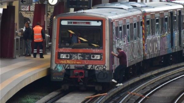 Πτώση ατόμου στις γραμμές του ΗΣΑΠ στο Φάληρο