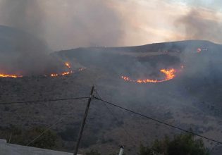 Εύβοια: Σε ύφεση η φωτιά στην Κάρυστο – Παραμένουν ισχυρές πυροσβεστικές δυνάμεις